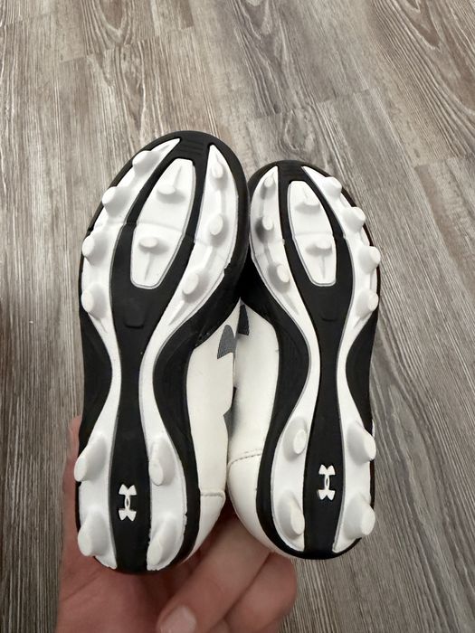 Чисто нови детски бутонки Under Armour