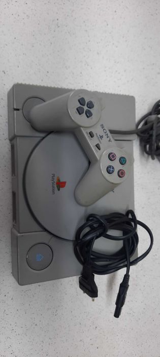 Vand playstation 1 modat cu cip