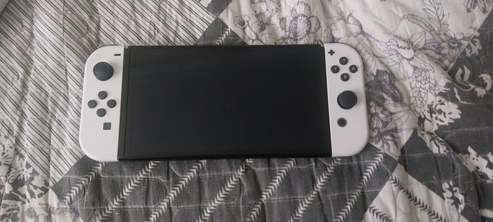 Продам Nintendo Switch Oled
