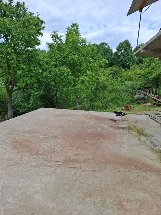 Superbă casă cu mult teren și garaj !!