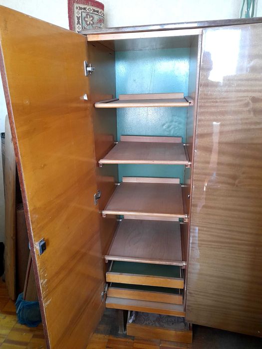 Продаётся шкаф и кресло