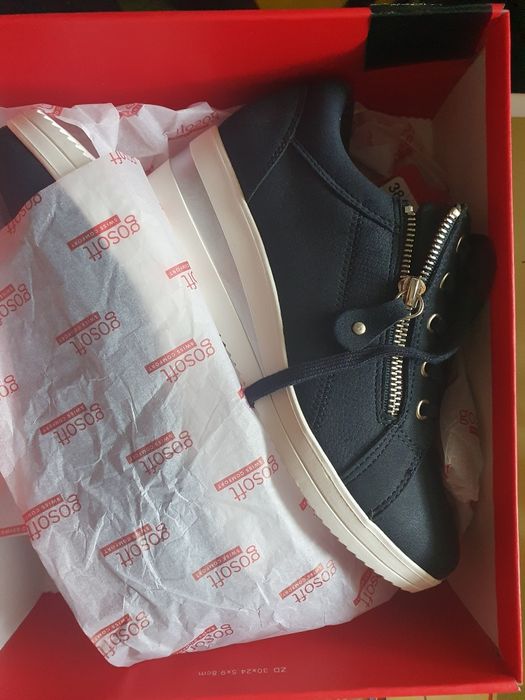 Дамски спортни обувки