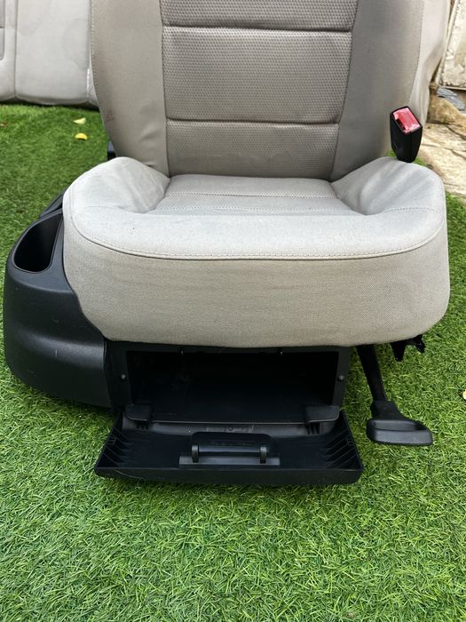 Салон за Škoda Octavia 2 – предни и задни седалки, 200 лв