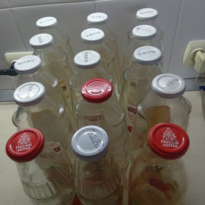 Отдам 1л бут б/у чистые. Стекло.