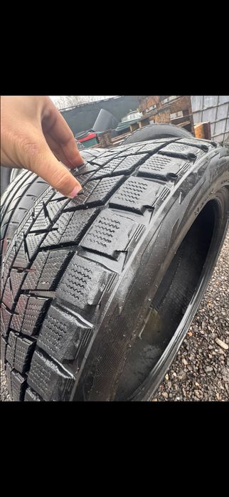 275/40 R 20  iarna si vara ,cate o bucata ,400 lei amandoua