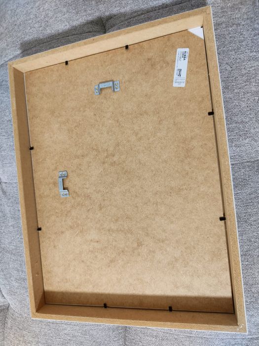 Лот! Цена 20 лв + Подарък венец.
1. Рамка за снимка от Икея. /с целофа