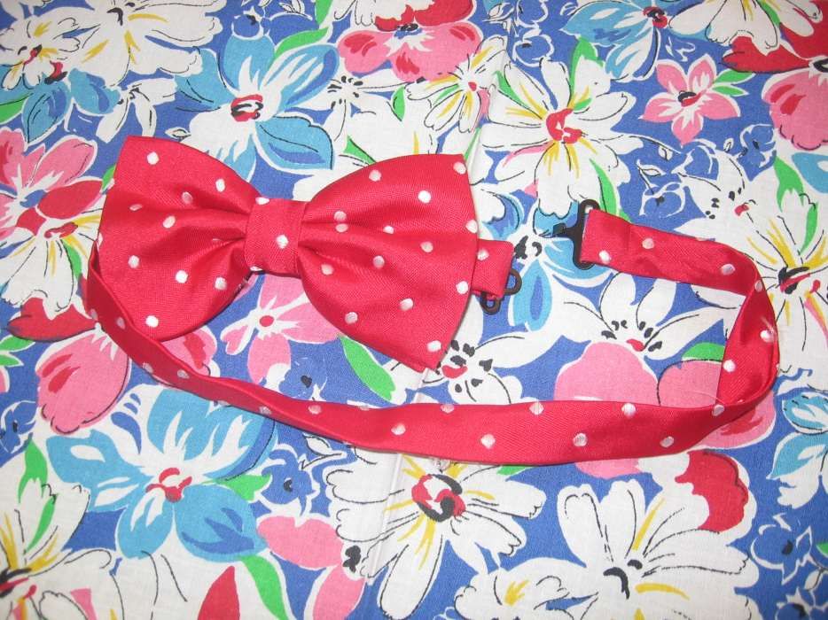 Papion rosu, grena, cu buline albe, sarbatori, NOU