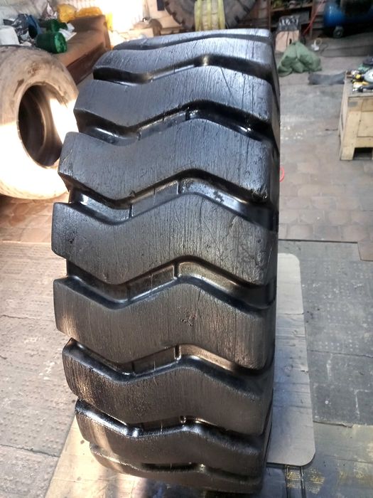 Шины на погрузчик бу 17.5-25