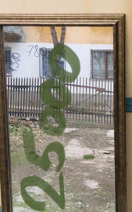 Немой слуга-вешалка, зеркало