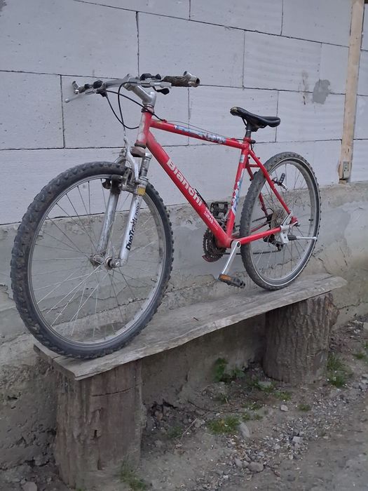 Bicicletă nu are frnă pe față sau dacă vreți scimb