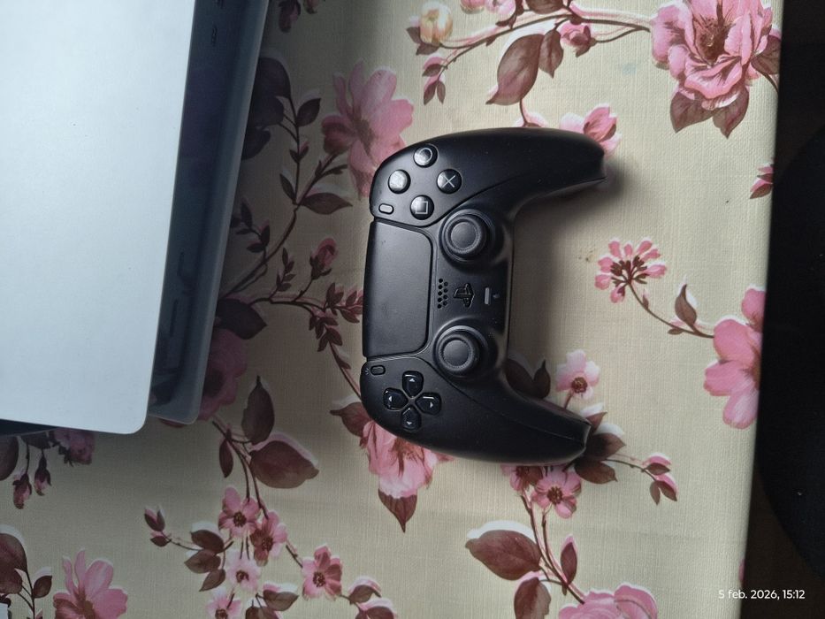 Vând PS5,cu fifa26 și fifa23