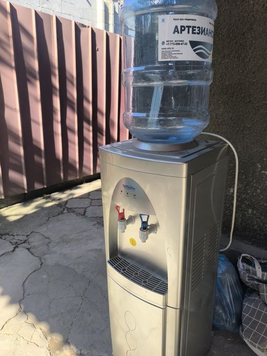 Кулер диспенсер для воды