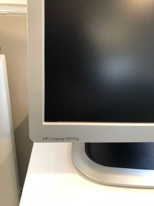 Монитор HP Compaq LA2205wg /LA1951g