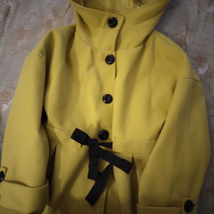 Палто с качулка в цвят лайм