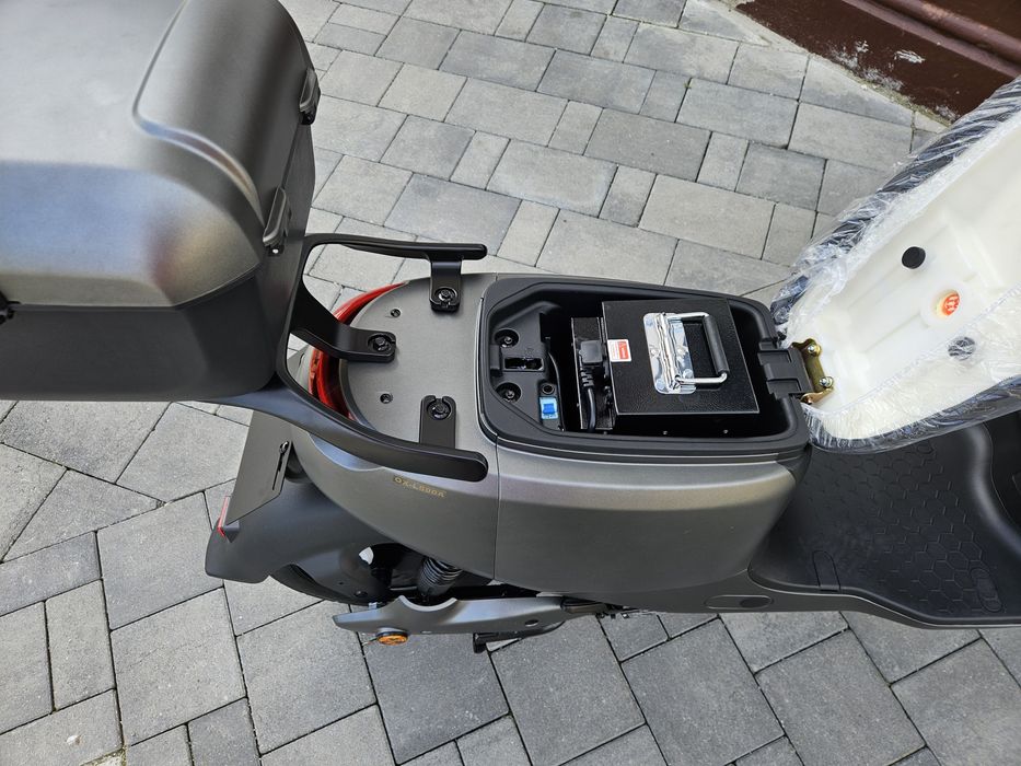 Scuter electric autonomie mare baterie 30Ah  bluetooth 50km/h 900w