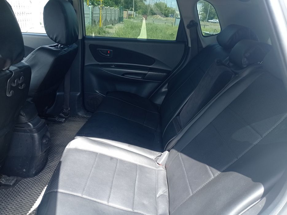 Hyundai Tucson 2008 2.7 л.