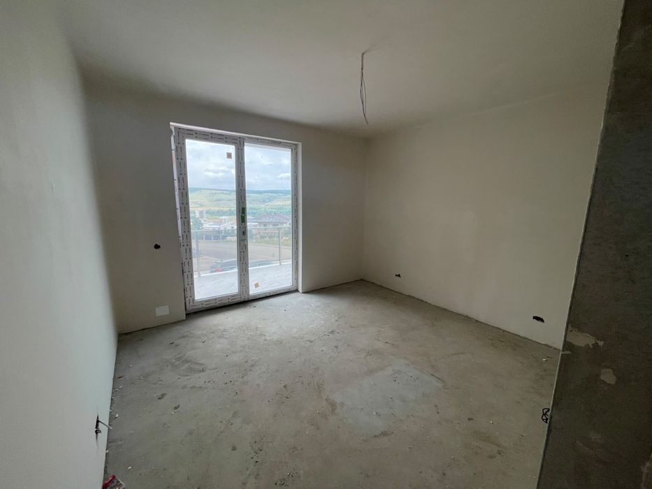 Apartament 3 camere Zona Vivo (semifinisat)