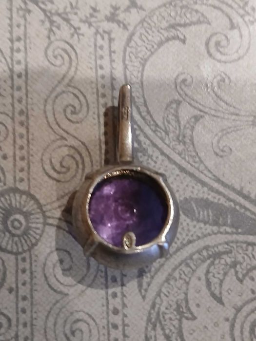 Сребърен медальон с аметист алпиноит и цирконий