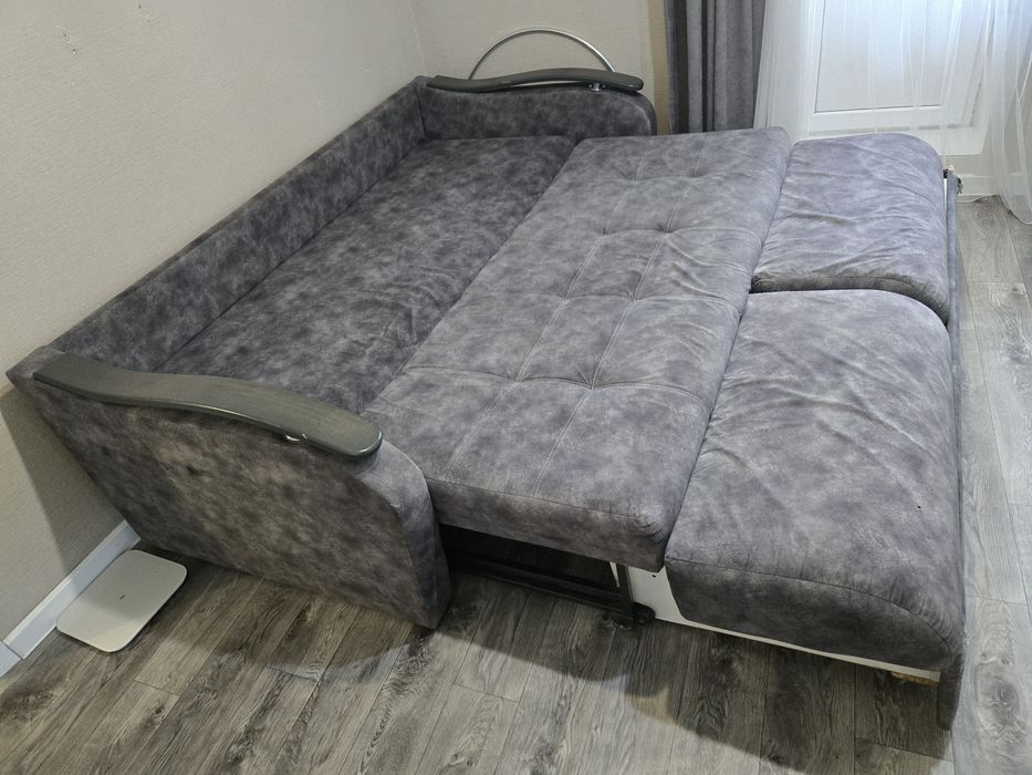 продам диван 2.10×1.9м