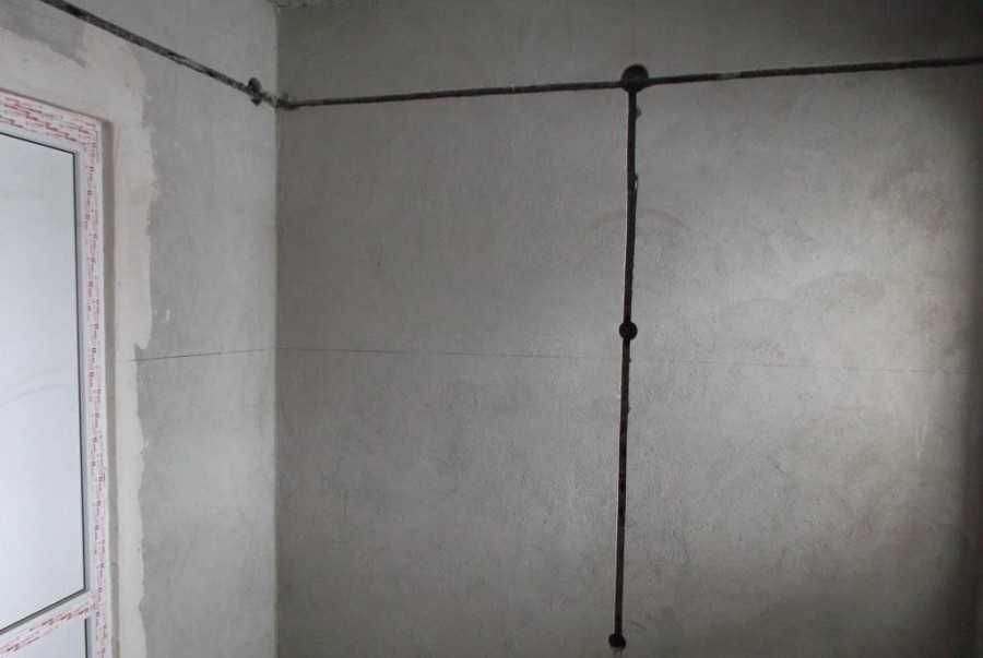 Штробление под элеткропроводку под трубы водоснабжения канализации пол