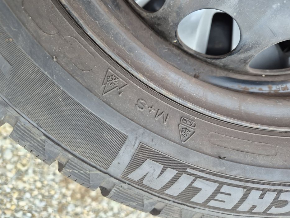 Vând jante+cauciucuri 165/65/14 M+S de Citroen,Peugeot,Toyota