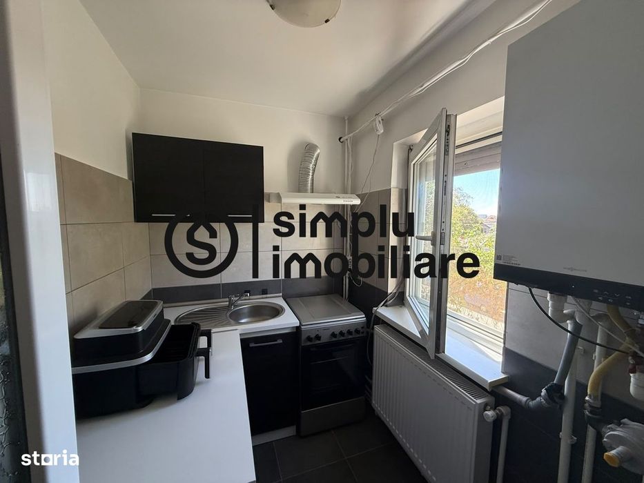 Garsoniera, etaj 1/4, centrala, Ciuperca - 75 000 Euro
