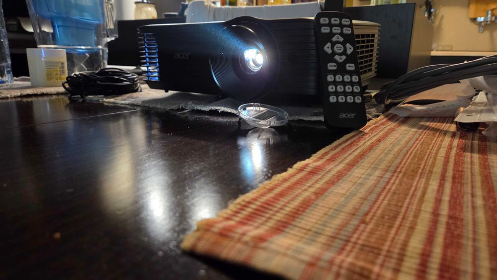 Проектор ACER XGA PJ + екран 85"