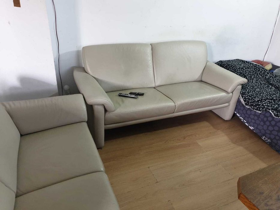 Doua canapele de piele naturala groasa, moderne, robuste, stare f buna