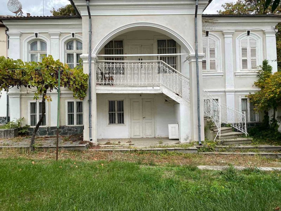 Продава се Къща в Карлово - 290 кв.м за 1276 €/кв.м - Снимка #1