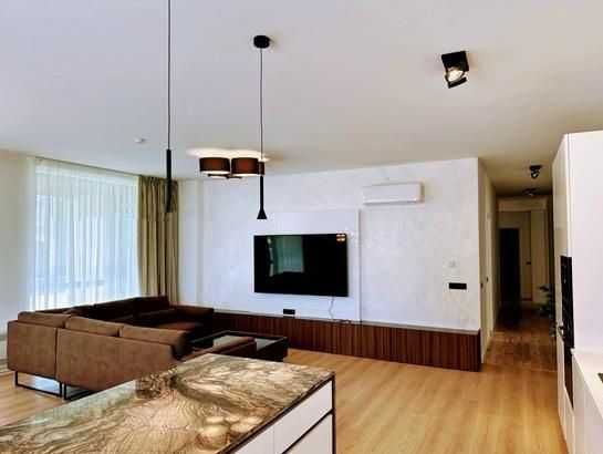 Продава се Двустаен апартамент в София, Младост 3 - 70 кв.м за 2015 €/кв.м - Снимка #2