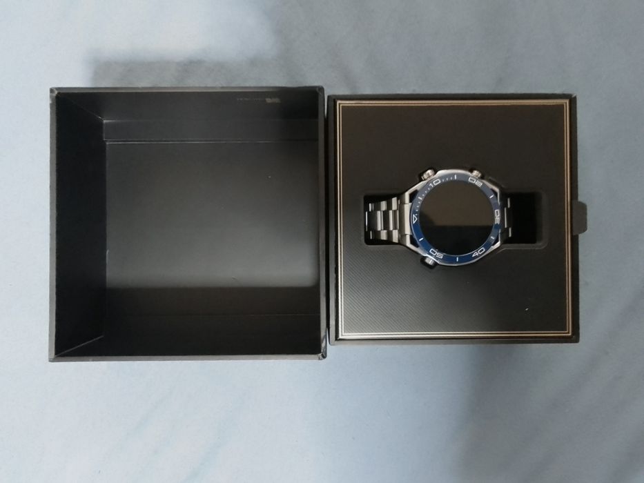 Продавам чисто нов часовник Huawei Watch Ultimate Voyage Blue/гаранция три години (цената е в евро)