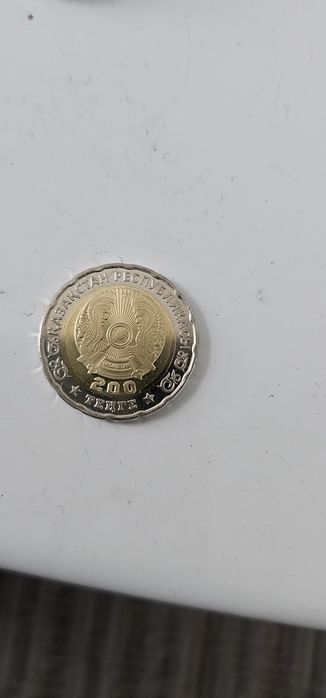 Продам монету 200тг