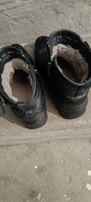 Продам зимнии сапоги.