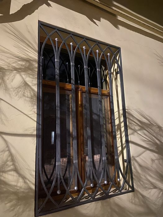 Deraza va balkonlar uchun panjaralar