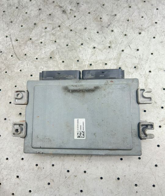 Calculator motor ECU 8200483732 8200483732 Dacia Logan prima generati