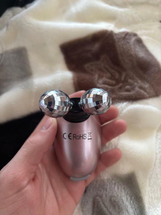 aparat de masaj facial