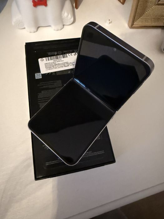Samsung Galaxy Z Flip6