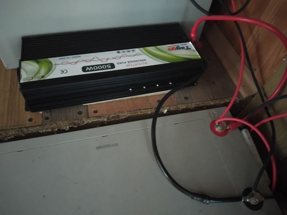 Invertor Sinus Unda Pură, 5000W și 2 panouri .