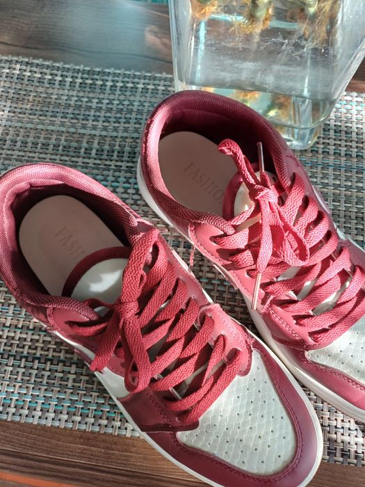 Кроссовки 41 размер,маломерки.