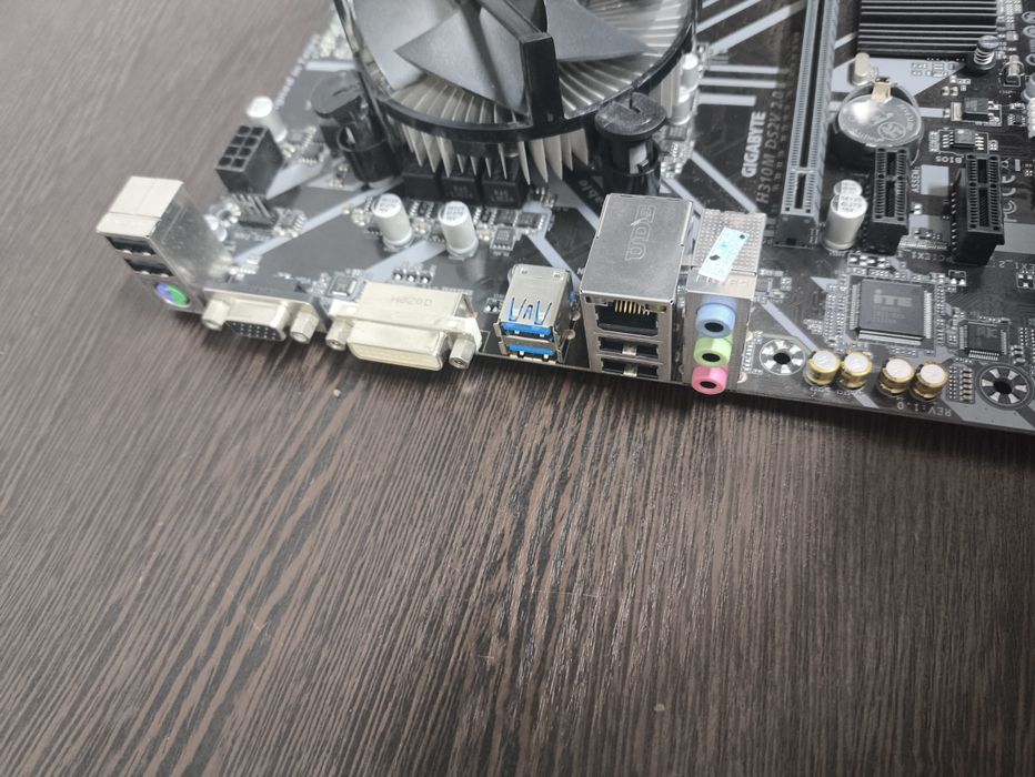 Gigabyte H310+i5 9400+8Gb