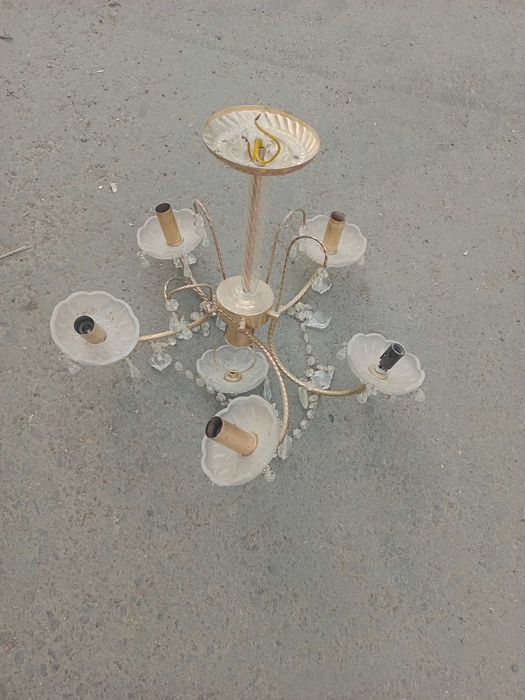 Продам люстры в хорошем состоянии