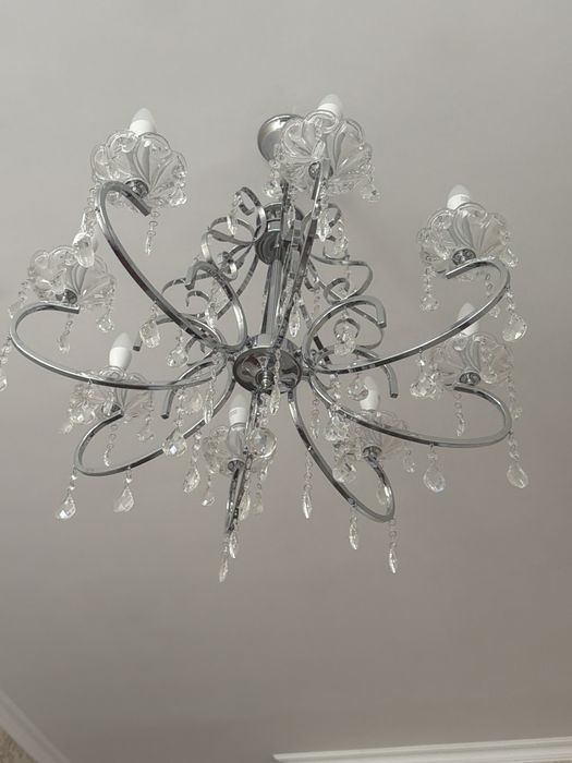 Продается Люстра в хорошем состоянии