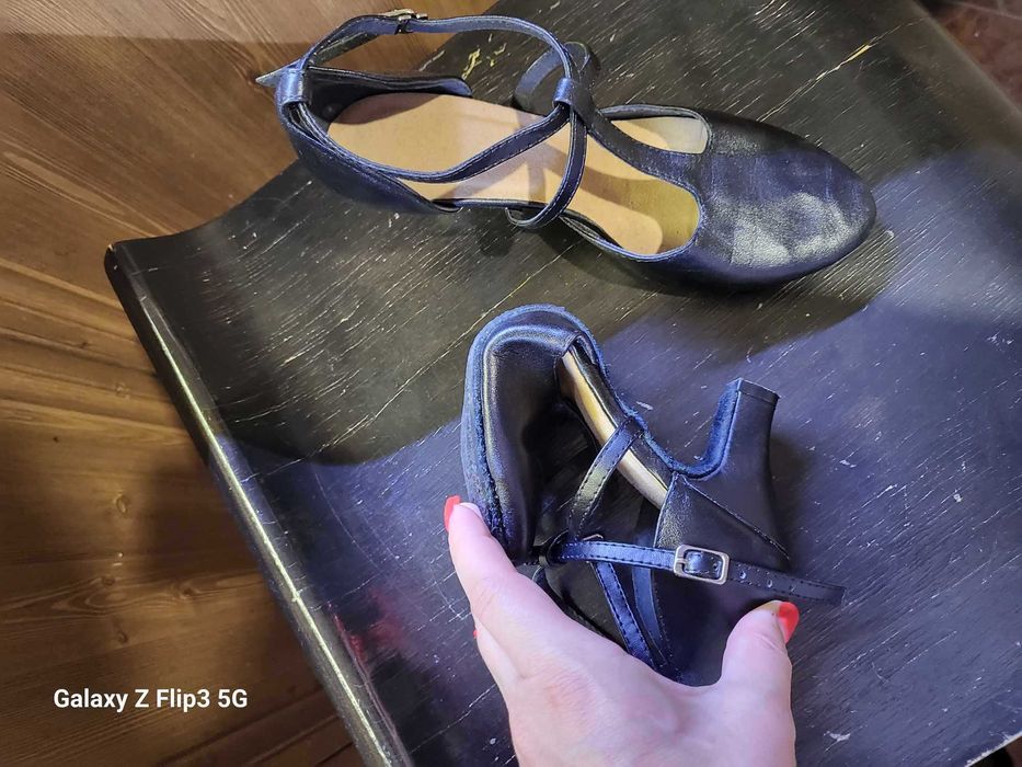 Дамски обувки за спортни танци