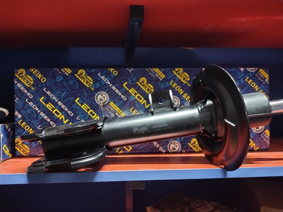 Амортизатор передний Hyundai Santa Fe