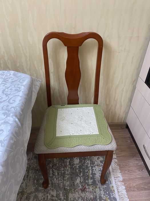 Стол со стульями