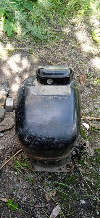 Компрессор на морозильную камеру