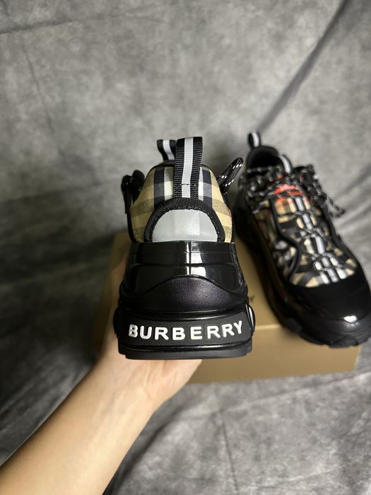 Обувки Burberry Arthur