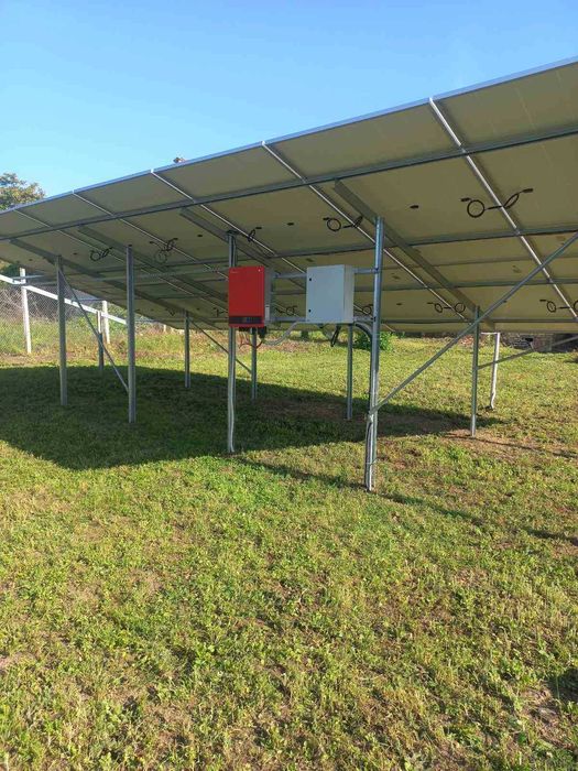 Двуетажна къща с фотоволтаици