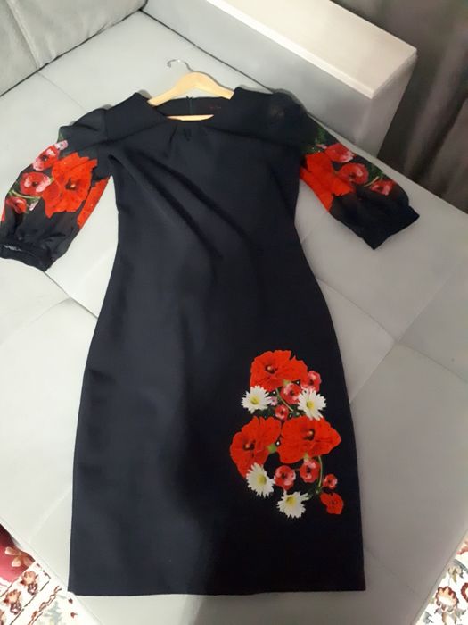 Платье с розочками