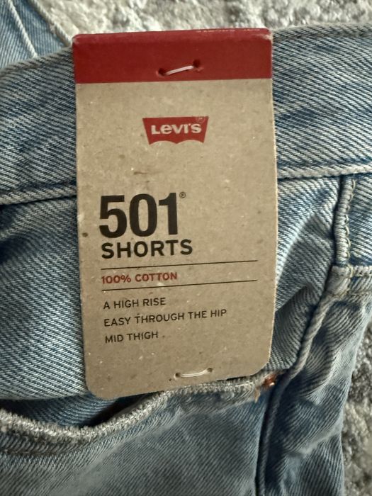 Pantaloni scurti dama levi’s